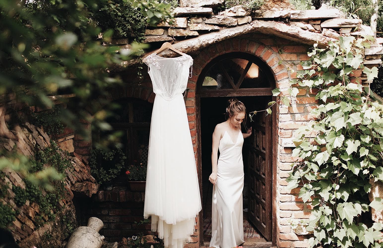 Невеста в португальском дворике