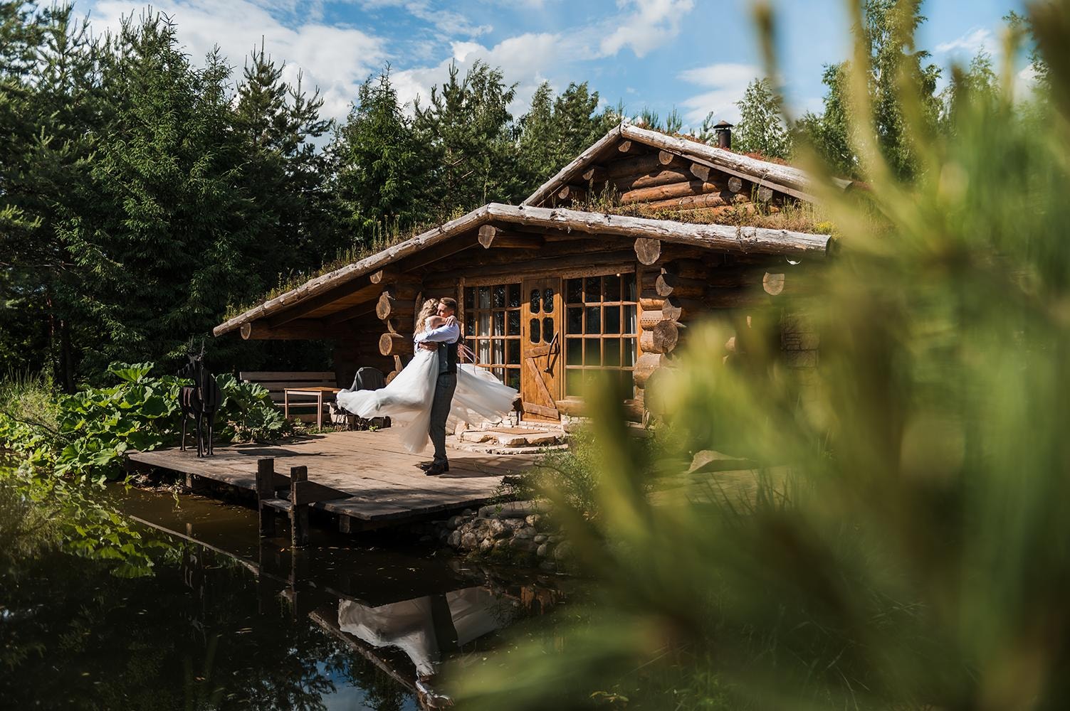 Молодожены на причале