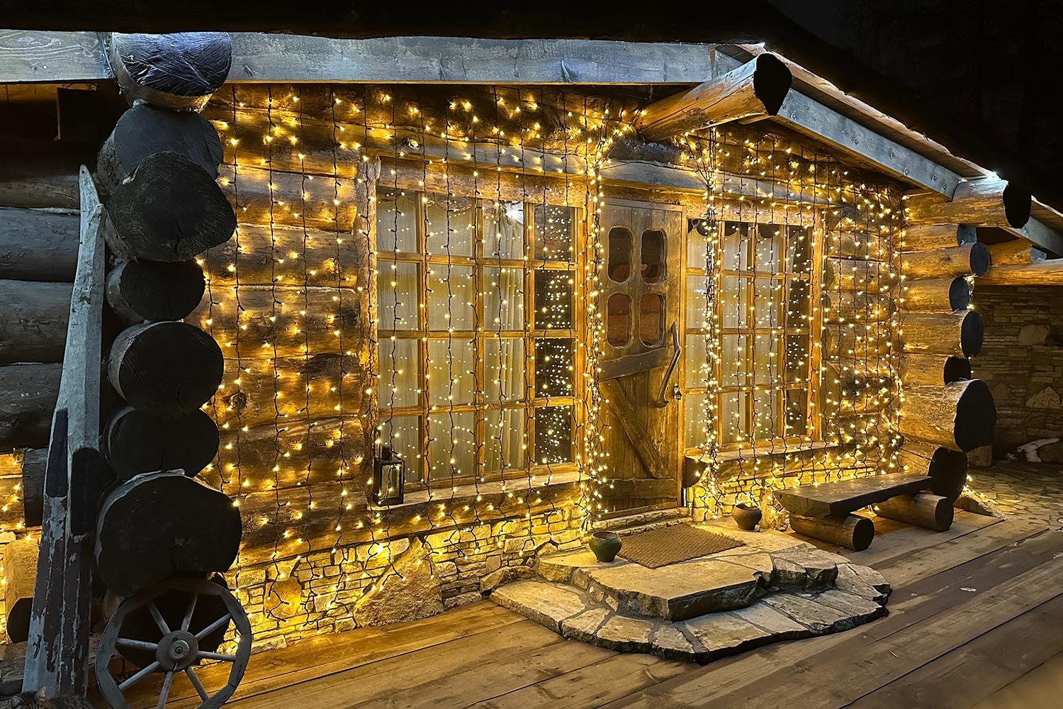 Русский дом с гирляндой